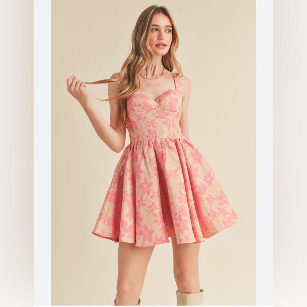 Mable Floral Tapestry Dress Size M Pink Gold Party Graduation Prom Party